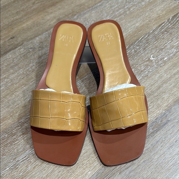 Zara Size 38 Tan Croc-Embossed Slide Sandals - Picture 3 of 9